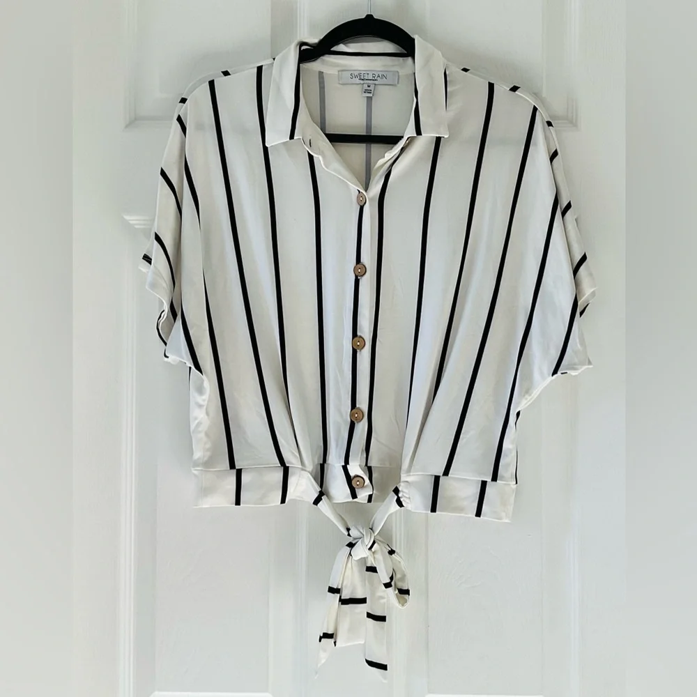 White Striped Cropped Top - Picture 3 of 9